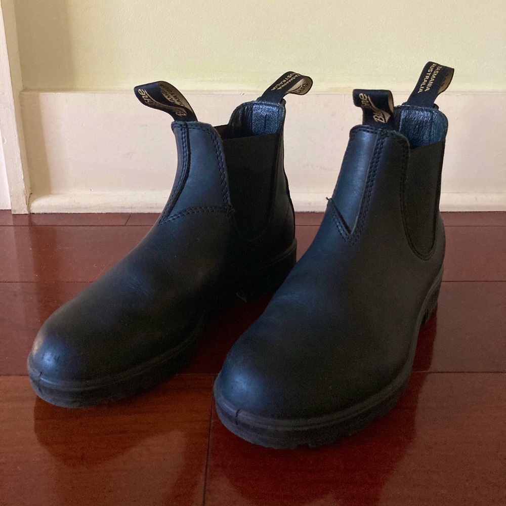 Black Blundstones